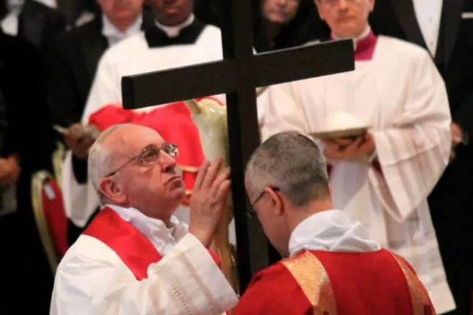 Papa Francisco en Domingo de Misericordia: En llagas de Jesús vemos el misterio de su amor
