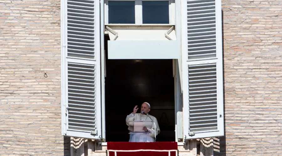 El Papa Francisco preside el Ángelus. Crédito: Daniel Ibáñez/ACI Prensa?w=200&h=150