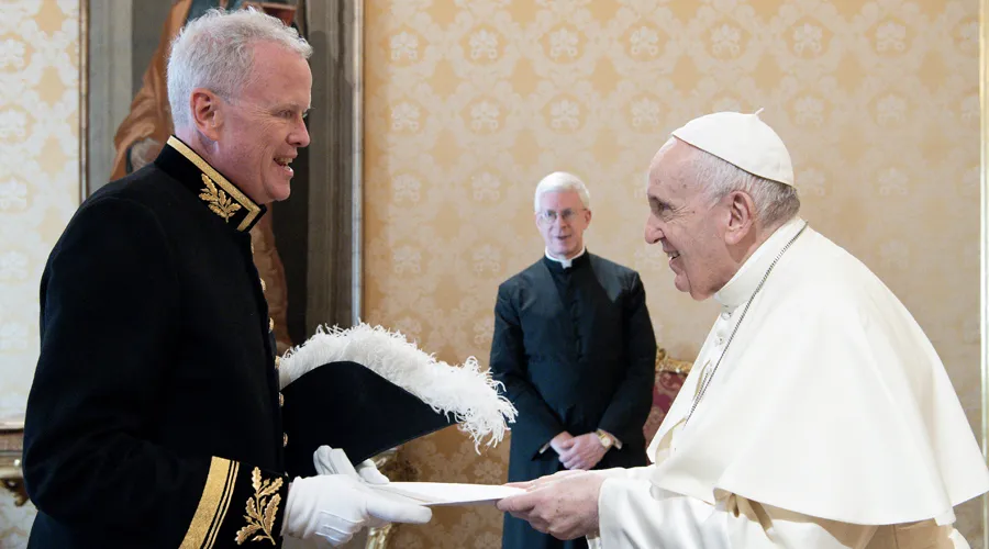 Embajador Christopher Trott con el Papa. (Imagen de archivo). Crédito: Vatican Media?w=200&h=150