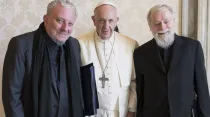 El Papa Francisco junto a Kiko Argüello y a P. Mario Pezzi. Foto: L'Osservatore Romano