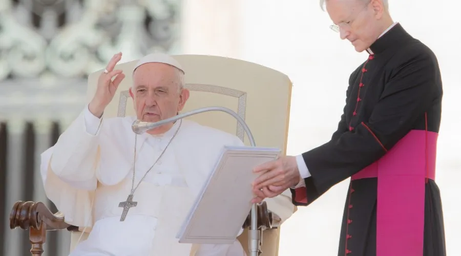 ¿El Papa Francisco responde a quienes especulan con su renuncia?