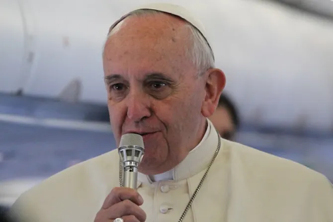 “No hay que cerrar nunca la puerta” al diálogo con terroristas, dice Papa Francisco