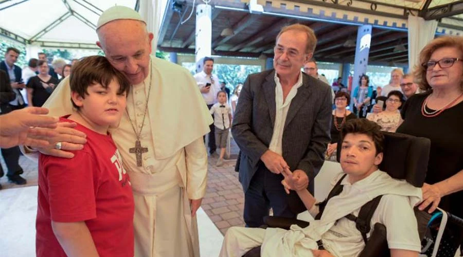 Papa Francisco se reúne con jóvenes con discapacidad grave. Foto: Vatican Media.?w=200&h=150