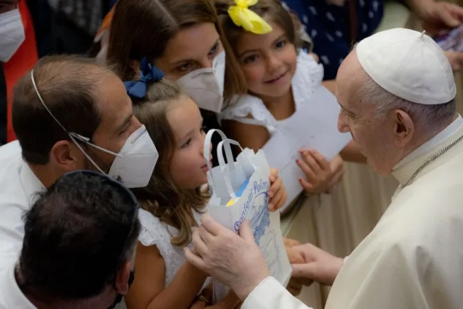 Papa Francisco: “El amor en la familia es un camino de santidad” 
