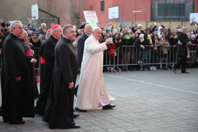 Papa Francisco alienta coherencia de liturgia y vida en 50° aniversario de primera Misa en italiano