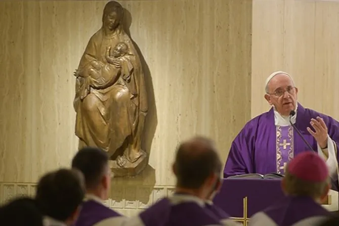 Papa Francisco: La Iglesia es madre como María, no empresaria