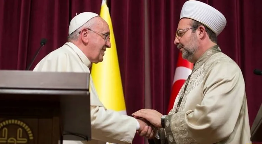 Papa Francisco y Gran Mufti, Mehmet Gormez, durante su visita a Turquía. Foto: L'Osservatore Romano.?w=200&h=150