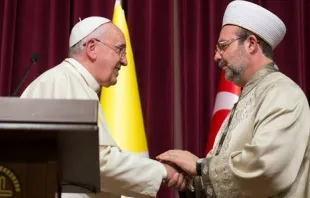 Papa Francisco y Gran Mufti, Mehmet Gormez, durante su visita a Turquía. Foto: L'Osservatore Romano. 
