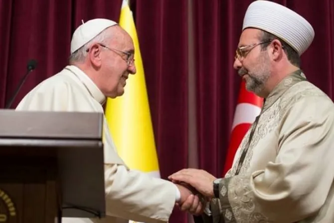 “El diálogo es el camino de la paz”, dice Papa Francisco a cristianos y musulmanes
