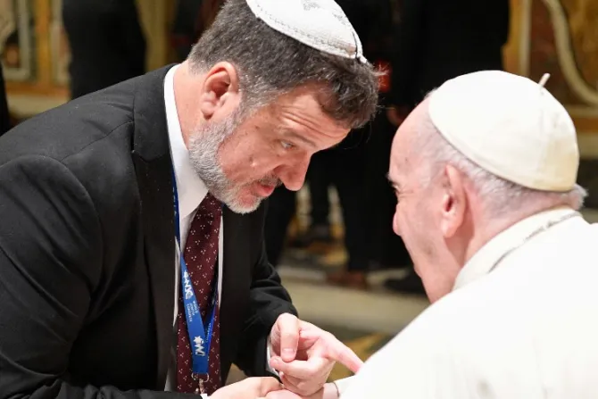 El Papa Francisco pide a judíos y cristianos hacer todo lo posible por detener la guerra