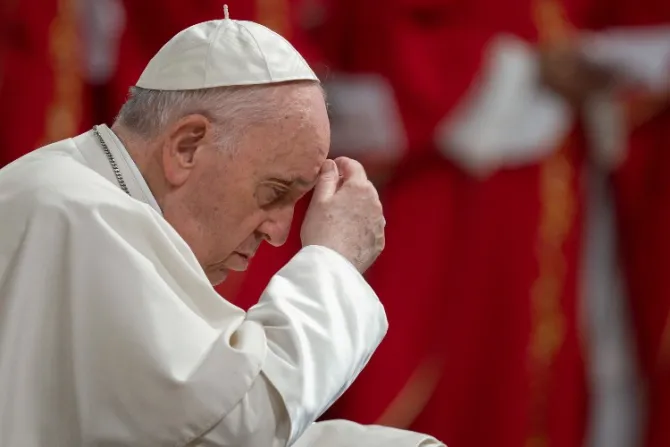 Papa Francisco: “El Espíritu Santo nunca te abandona y te lleva de la mano siempre”