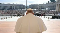 Papa Francisco en oración. Crédito: Crédito: Vatican News