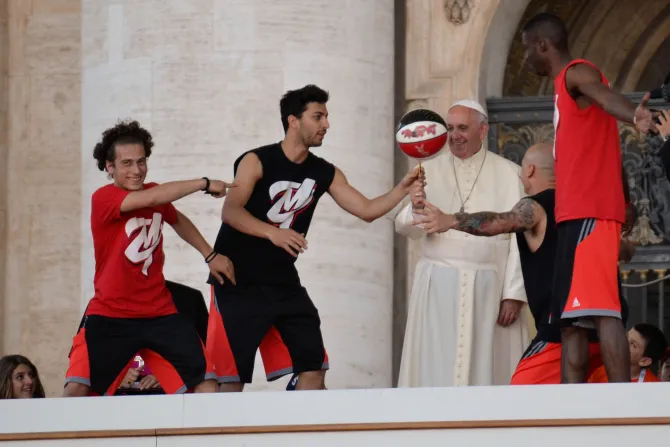 [FOTOS] No se conformen con una vida de “empate mediocre”, dice el Papa Francisco a deportistas