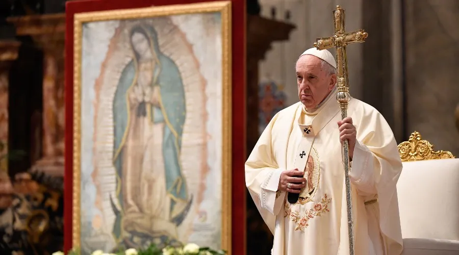 El Papa a mexicanos: Cuiden a la Virgen de Guadalupe y no dejen que nadie la ideologice