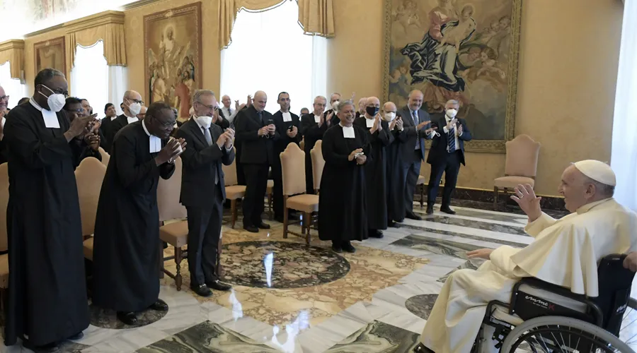El Papa con los hermanos de La Salle. Foto: Vatican Media?w=200&h=150