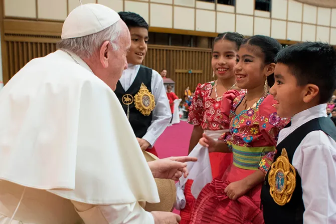 Niños bailaron marinera de Perú durante fiesta de cumpleaños del Papa Francisco [VIDEO]