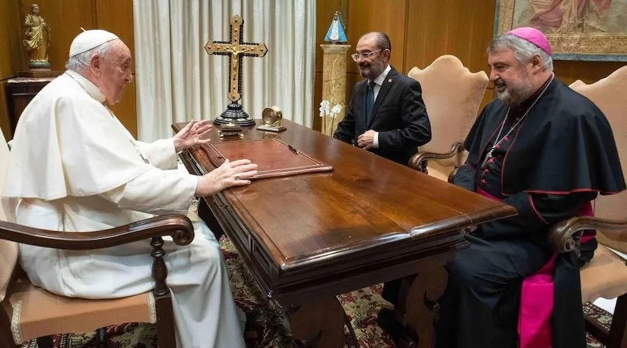 Audiencia del Papa Francisco con el Arzobispo de Zaragoza y Presidente de Aragón. Crédito: Twitter Javier Lambán ?w=200&h=150