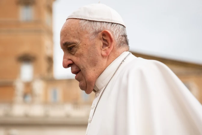 Papa Francisco reza por las víctimas de las graves inundaciones en Irán