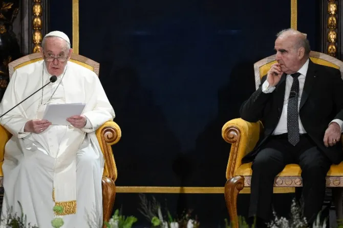 Papa Francisco pide desde Malta dejar de ver al inmigrante "como un virus"