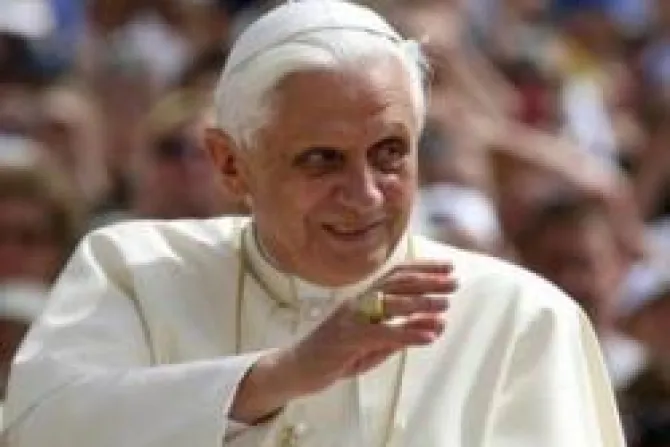 El Papa: En la Iglesia católica Dios abre al mundo a la fe y el amor