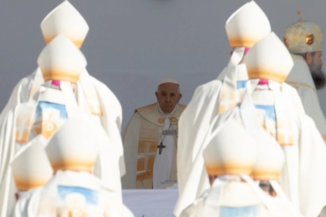 El Papa Francisco advierte que Europa está en crisis y alienta a cuidar sus raíces cristianas