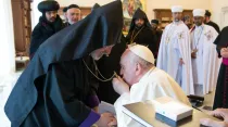 El Papa Francisco con sacerdotes y monjes de las Iglesias Ortodoxas Orientales. Crédito: Vatican Media