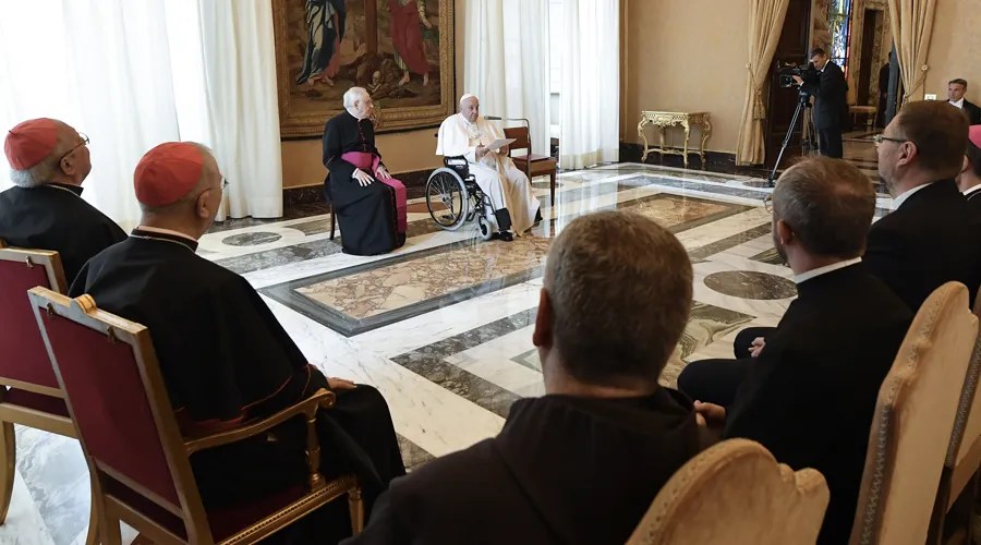 Papa Francisco recibe a la ROACO. Foto: Vatican Media