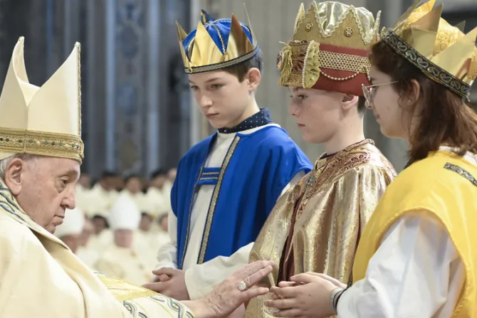 En Ángelus de la Epifanía del Señor, el Papa explica los 3 regalos de los Reyes Magos 