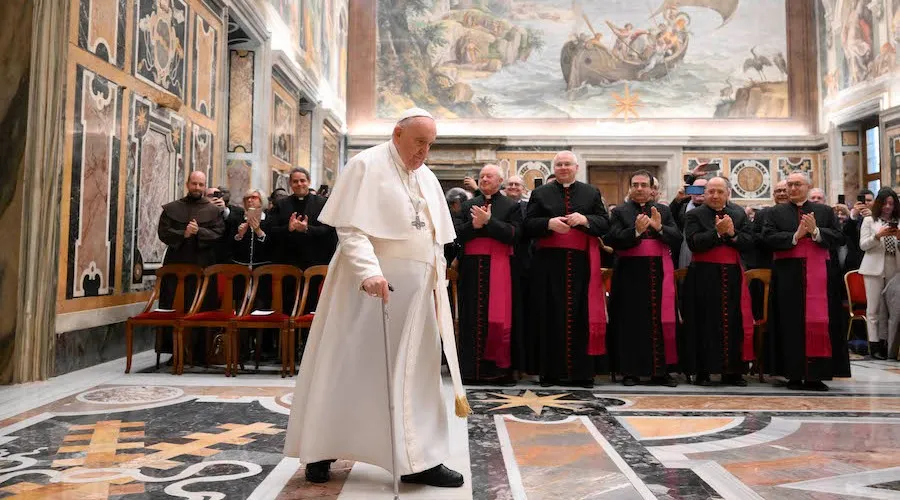 El Papa Francisco en audiencia con juristas. Crédito: Vatican Media?w=200&h=150