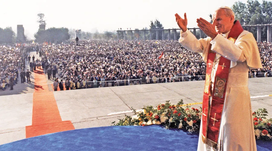 Papa San Juan Pablo II en Santuario Nacional de Maipú, Chile / Foto: Arzobispado de Santiago