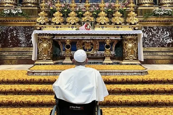 Papa Francisco va a Santa María la Mayor y encomienda a la Virgen su viaje a Kazajistán 