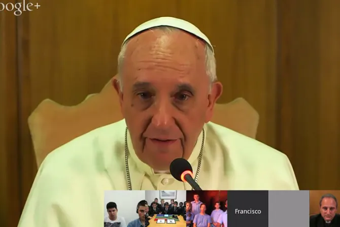 [VIDEO] El Papa Francisco hace historia al reunirse con escolares en un “Hangout”