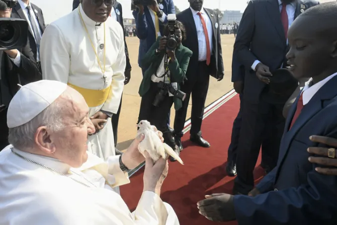 El Papa Francisco llega a Sudán del Sur en “peregrinación ecuménica de paz”