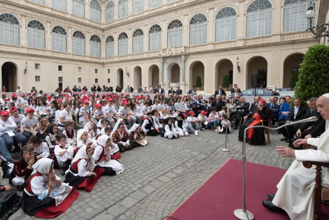 ¡Fiesta en el Vaticano! El Papa Francisco recibe al Tren de los niños
