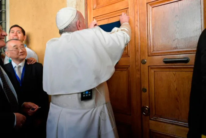 ¿El Papa usa un dispositivo médico secreto? Esto es lo que debes saber