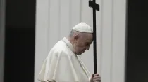 Papa Francisco en el Vía Crucis de 2020. Foto: Vatican Media
