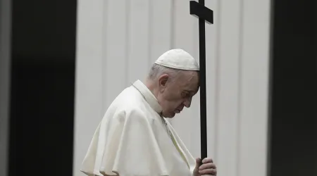 El Papa encomienda a familias las meditaciones del Vía Crucis de Semana Santa 2022