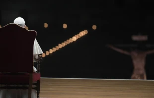 Papa Francisco en el Vu00eda Crucis de 2020. Foto: Vatican Media 