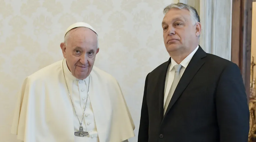 Papa Francisco con Viktor Orbán en el Vaticano. Foto: Vatican Media
