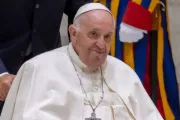 El Papa Francisco comparte almuerzo con personal médico tras rezar el Ángelus en privado