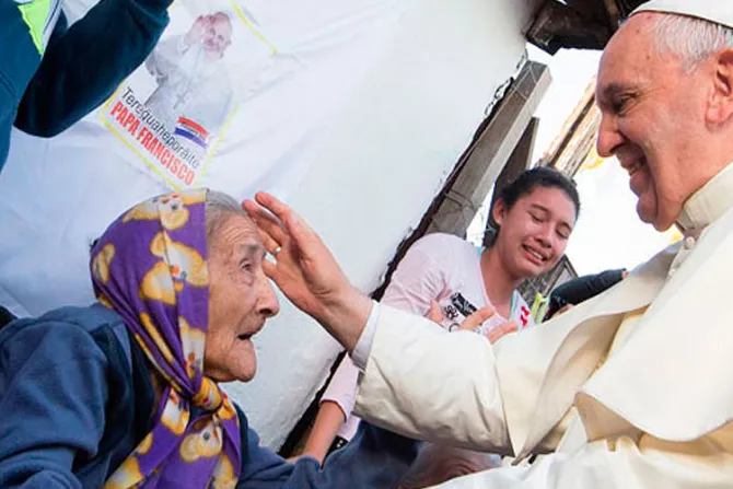 Papa Francisco destaca en twitter la importancia de los abuelos en las familias