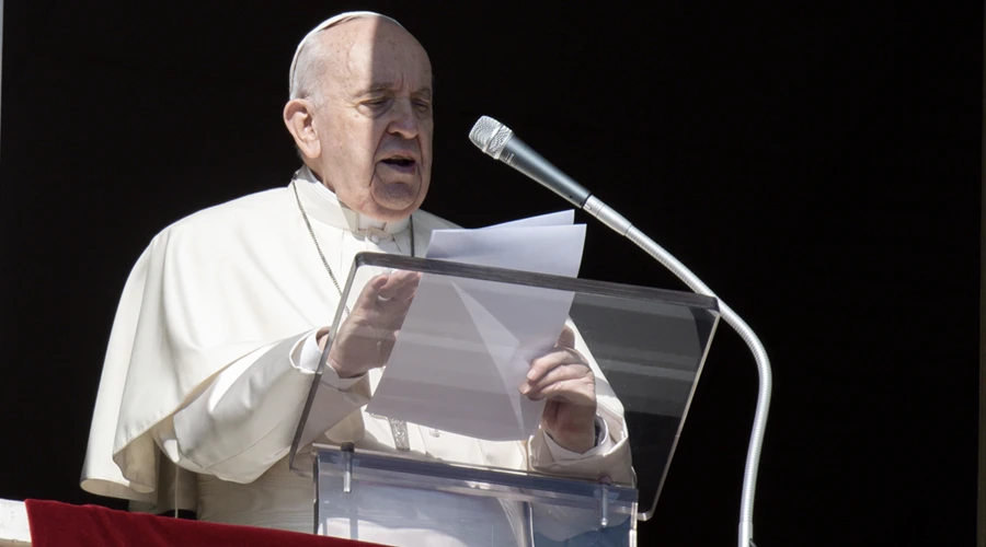 El Papa Francisco en el rezo del Ángelus. Foto: Vatican Media?w=200&h=150