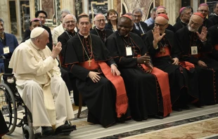 Papa Francisco recibe asamblea plenaria del diu00e1logo interreligioso. Foto: Vatican Media 