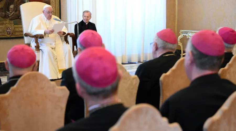 El Papa Francisco en audiencia con obispos de Europa. Crédito: Vatican Media?w=200&h=150