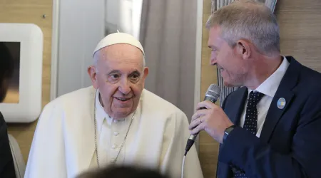 El Papa Francisco regresa a Roma tras su viaje a Kazajistán