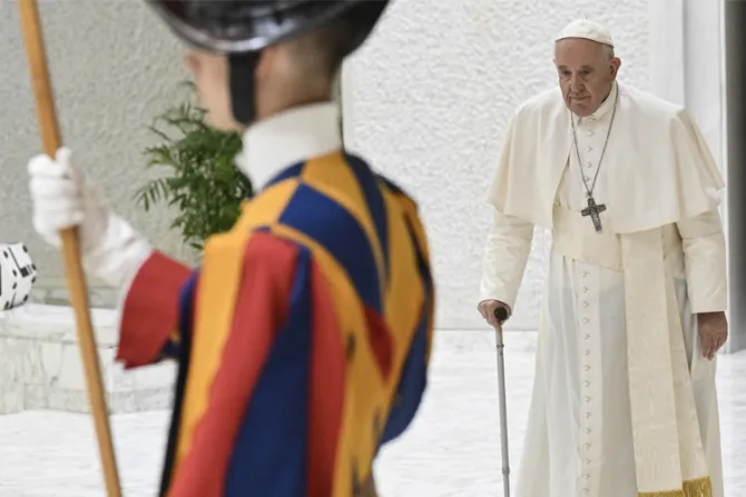 Papa Francisco aprueba reglamento para renovar el cuartel de la Guardia Suiza