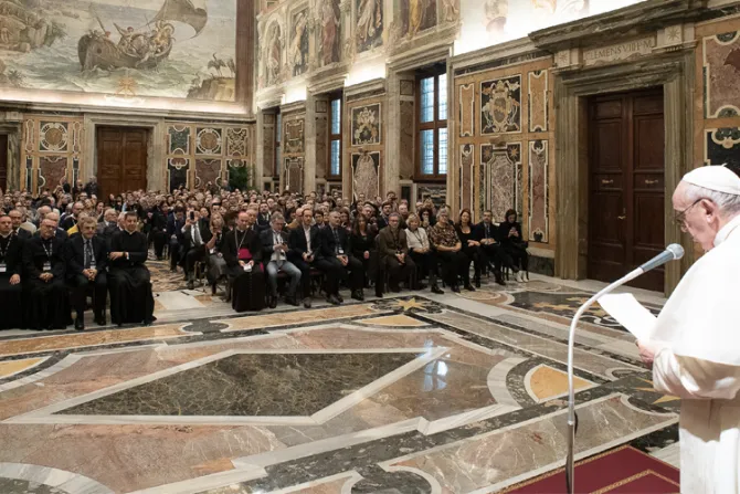 El Papa Francisco llama a cineastas católicos a manifestar la comunión 