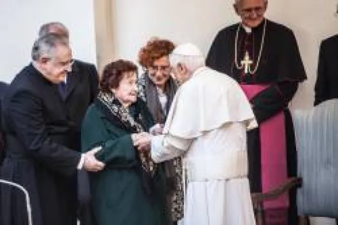 El Papa: Ancianos son riqueza de la sociedad y escuela de vida para jóvenes