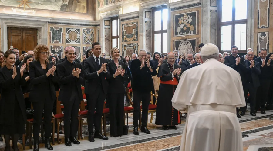 Papa Francisco con artistas del Concierto de Navidad 2022. Crédito: Vatican Media?w=200&h=150