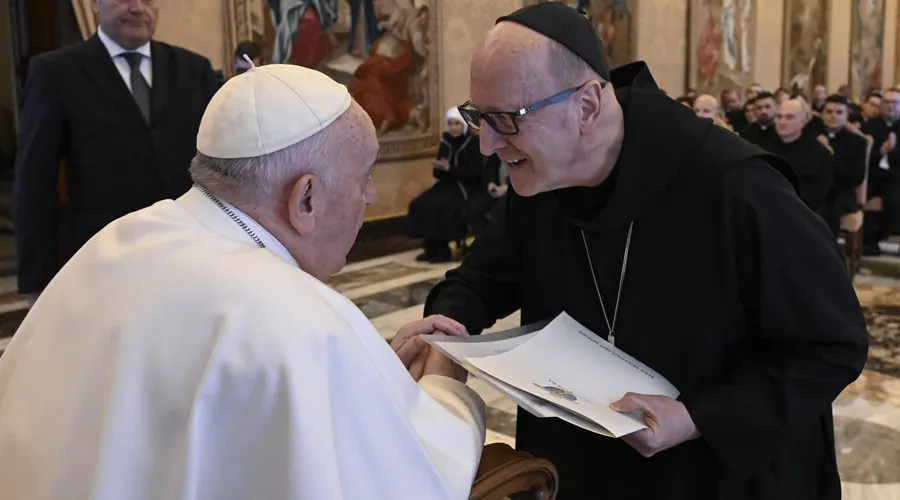 El Papa Francisco con el rector del Pontificio Instituto San Anselmo. Foto: Vatican Media.?w=200&h=150